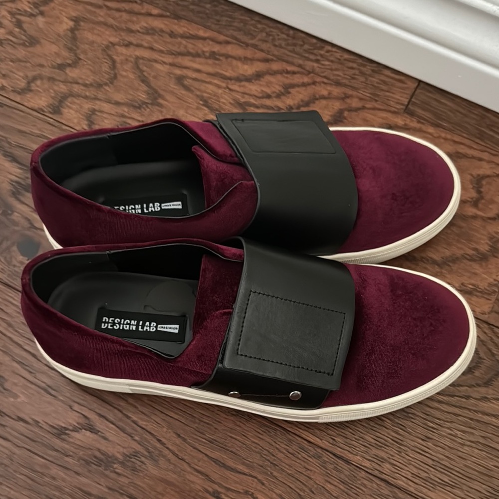 Design Lab Lord & Taylor women's Burgundy and Black Slip-On Shoes